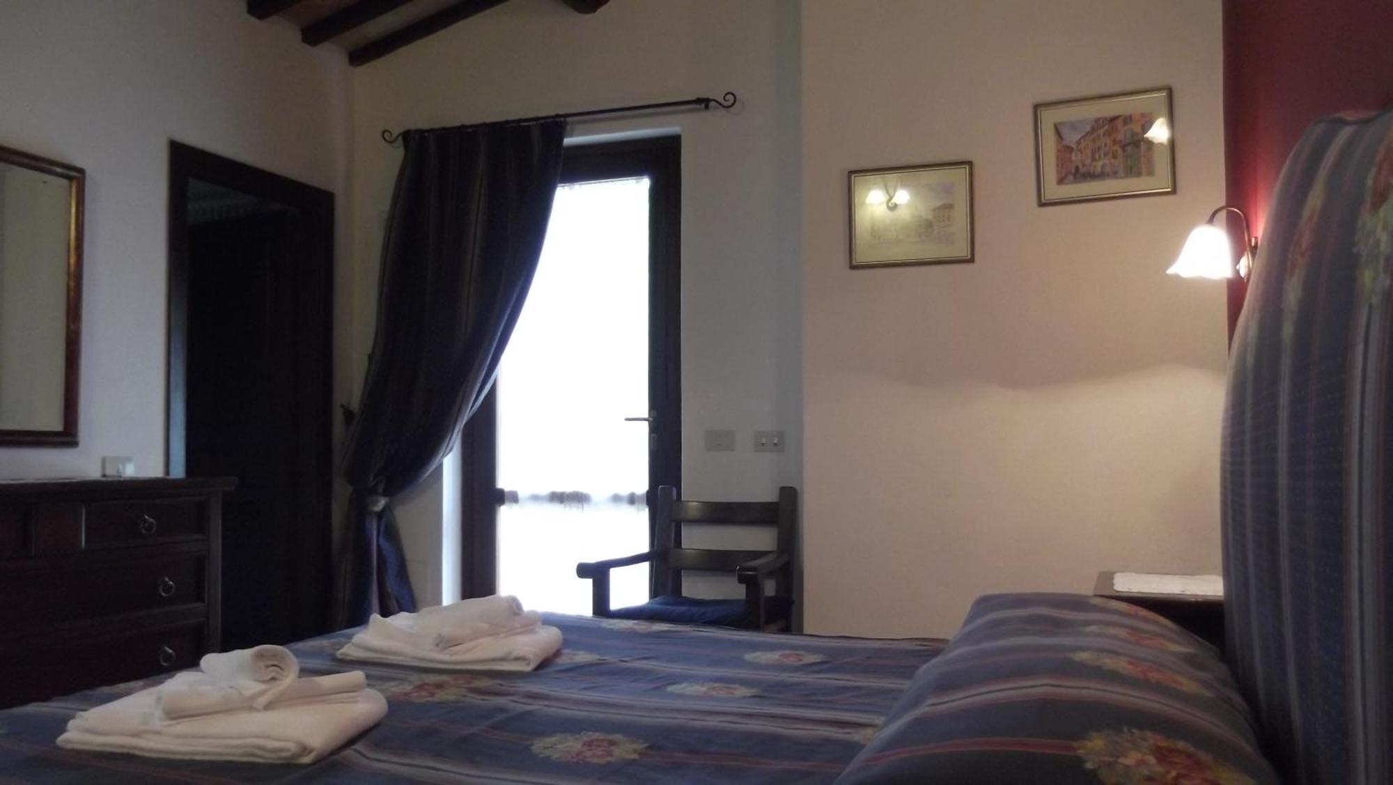 Agriturismo Tre Querce Penna San Giovanni Habitación foto